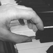 Hand und Klavier